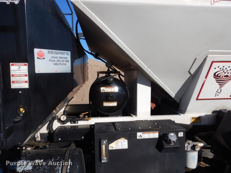 image for item EC9239 2010 UD 3300 truck with Rosco RA-400 patcher