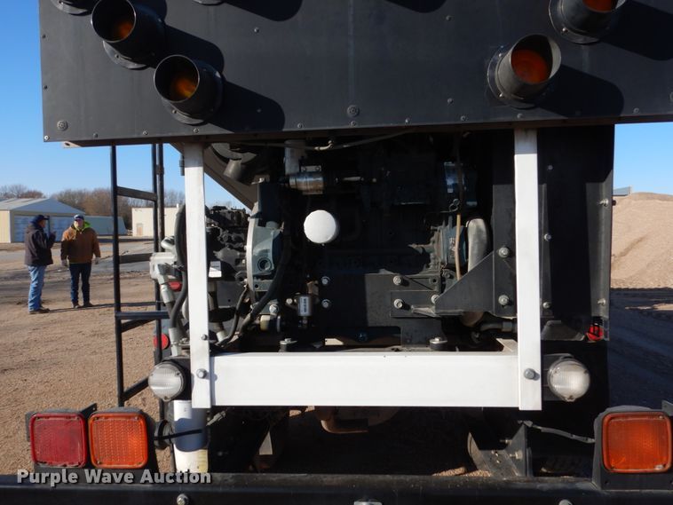 image for item EC9239 2010 UD 3300 truck with Rosco RA-400 patcher