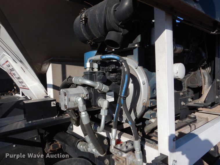 image for item EC9239 2010 UD 3300 truck with Rosco RA-400 patcher