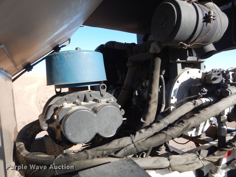 image for item EC9239 2010 UD 3300 truck with Rosco RA-400 patcher