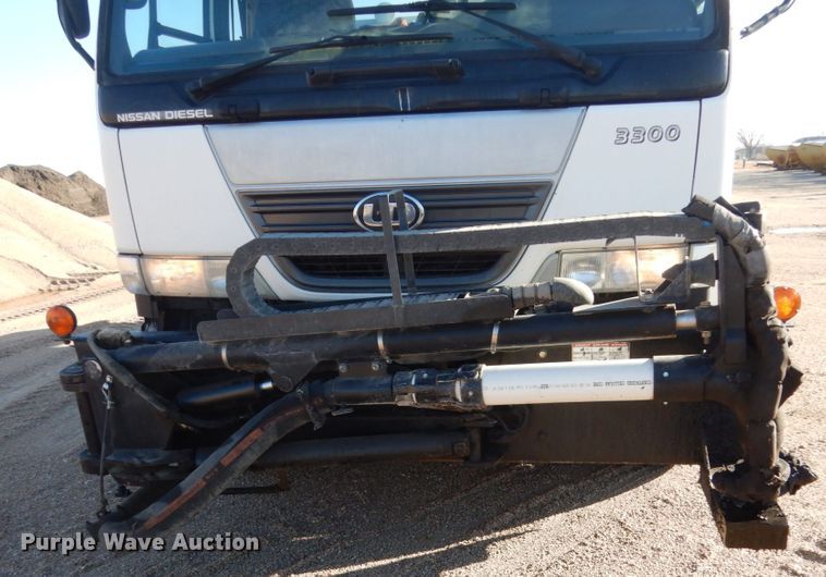 image for item EC9239 2010 UD 3300 truck with Rosco RA-400 patcher