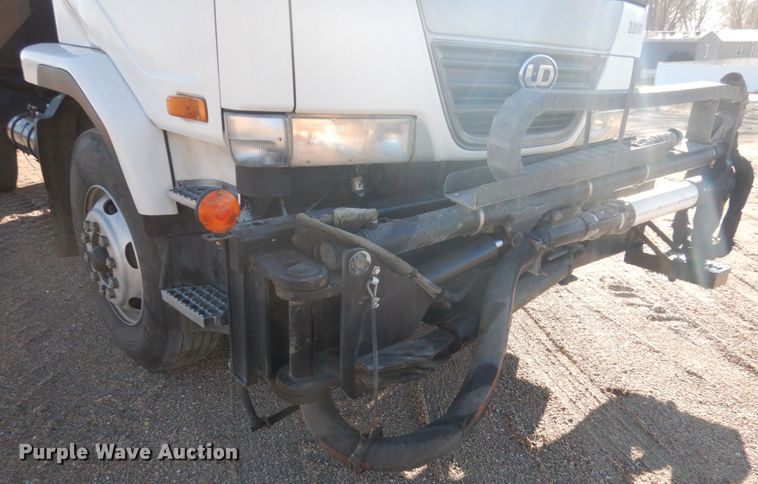 image for item EC9239 2010 UD 3300 truck with Rosco RA-400 patcher