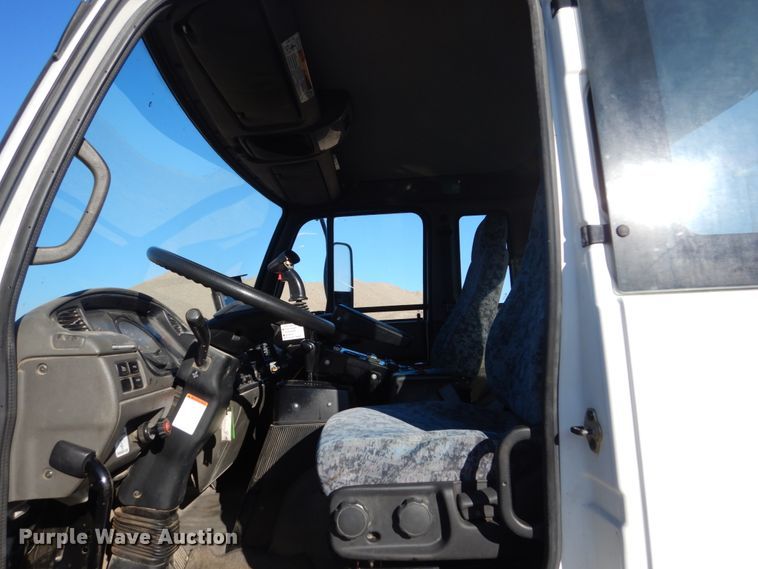 image for item EC9239 2010 UD 3300 truck with Rosco RA-400 patcher