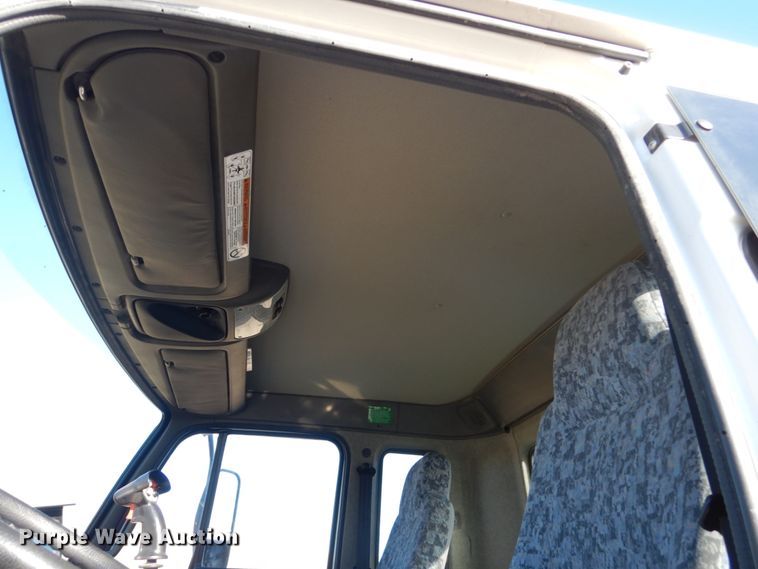 image for item EC9239 2010 UD 3300 truck with Rosco RA-400 patcher