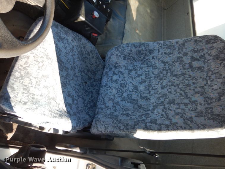 image for item EC9239 2010 UD 3300 truck with Rosco RA-400 patcher