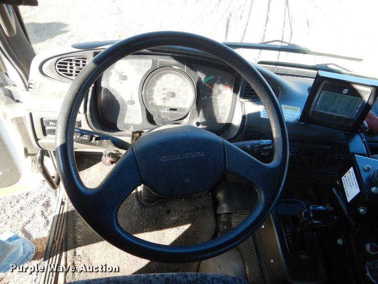 image for item EC9239 2010 UD 3300 truck with Rosco RA-400 patcher