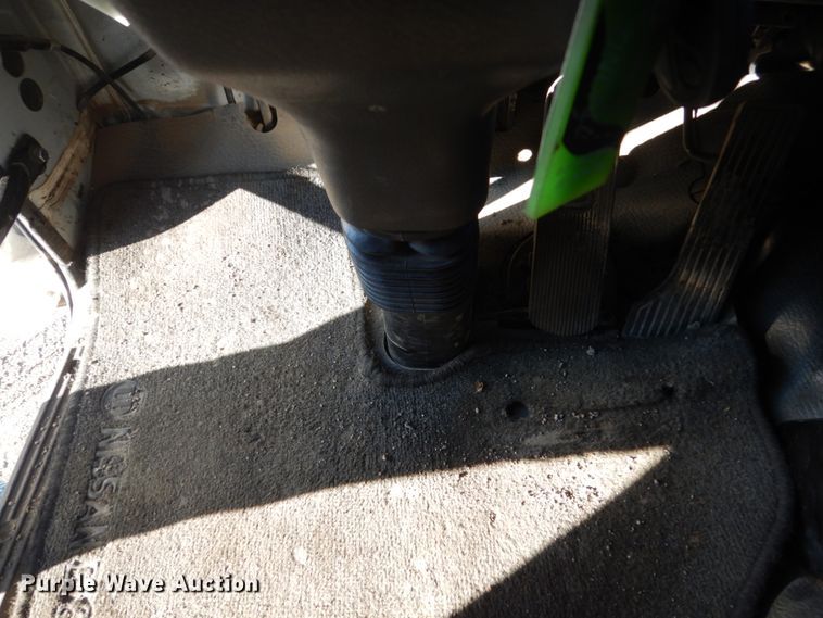 image for item EC9239 2010 UD 3300 truck with Rosco RA-400 patcher