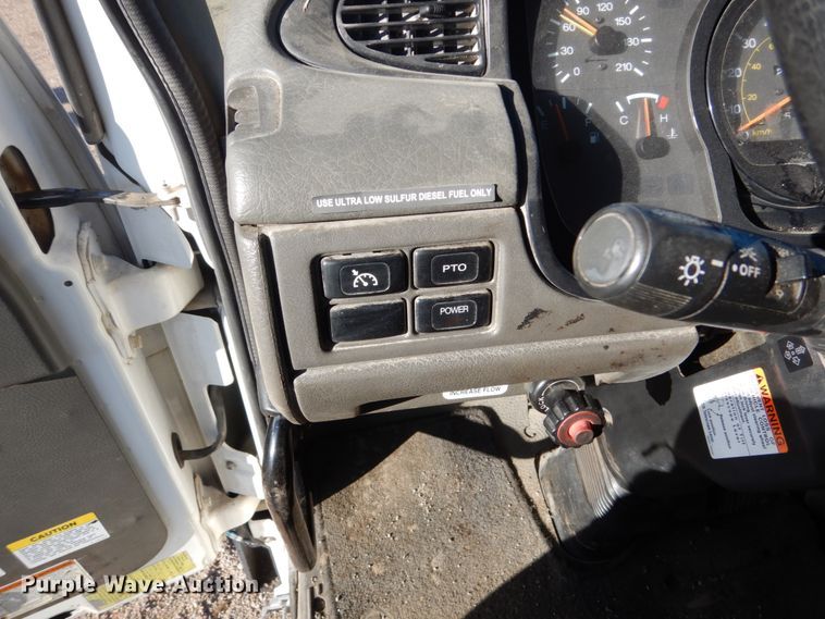 image for item EC9239 2010 UD 3300 truck with Rosco RA-400 patcher