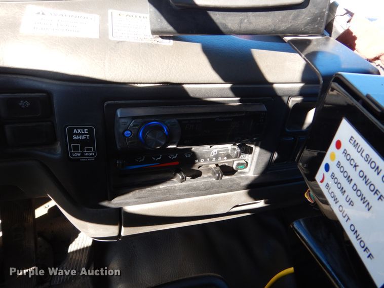 image for item EC9239 2010 UD 3300 truck with Rosco RA-400 patcher