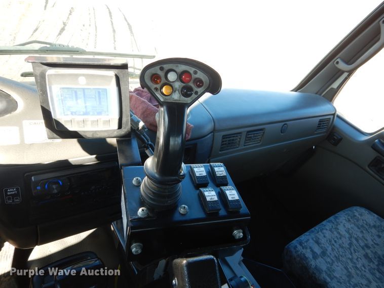 image for item EC9239 2010 UD 3300 truck with Rosco RA-400 patcher