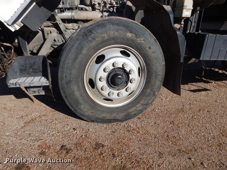 image for item EC9239 2010 UD 3300 truck with Rosco RA-400 patcher