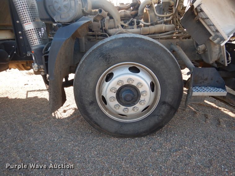 image for item EC9239 2010 UD 3300 truck with Rosco RA-400 patcher