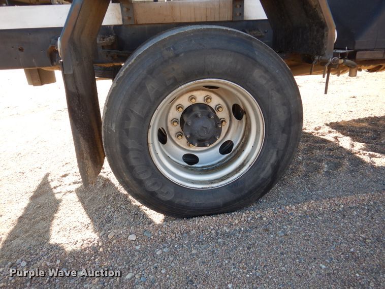 image for item EC9239 2010 UD 3300 truck with Rosco RA-400 patcher