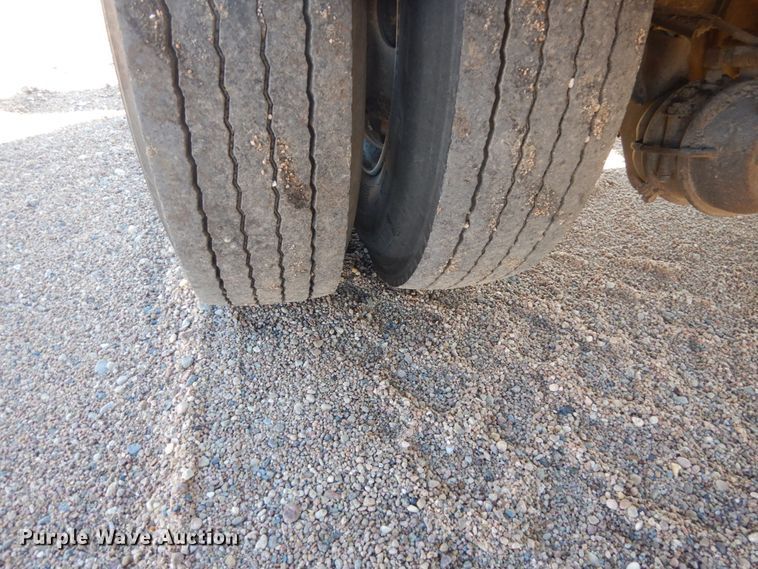 image for item EC9239 2010 UD 3300 truck with Rosco RA-400 patcher