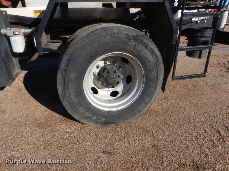 image for item EC9239 2010 UD 3300 truck with Rosco RA-400 patcher