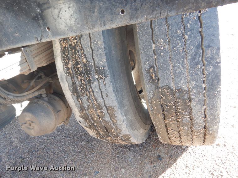 image for item EC9239 2010 UD 3300 truck with Rosco RA-400 patcher