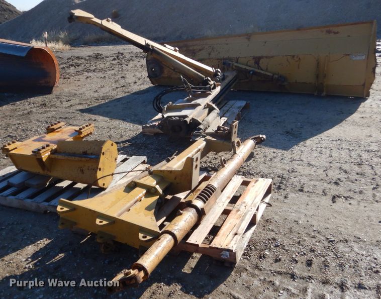 image for item EC9245 Henderson snow wing