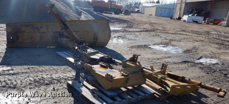 image for item EC9245 Henderson snow wing