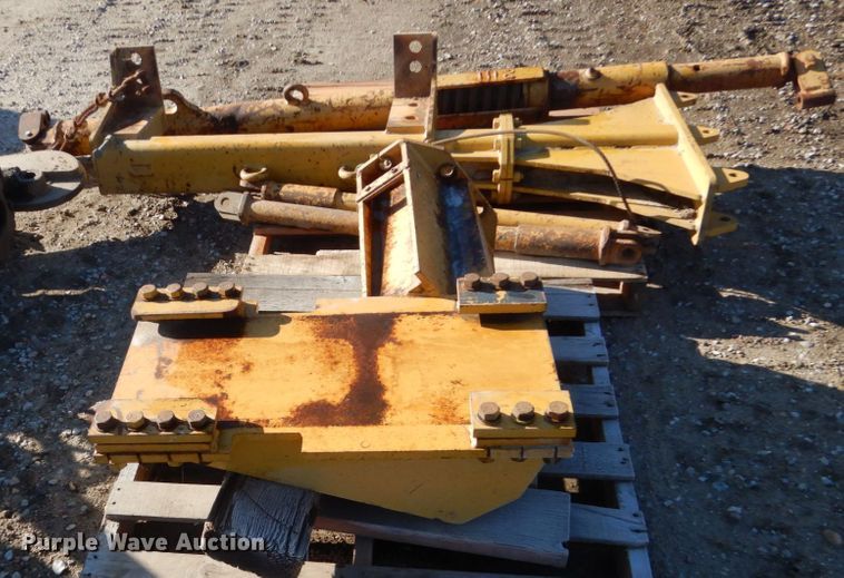 image for item EC9245 Henderson snow wing