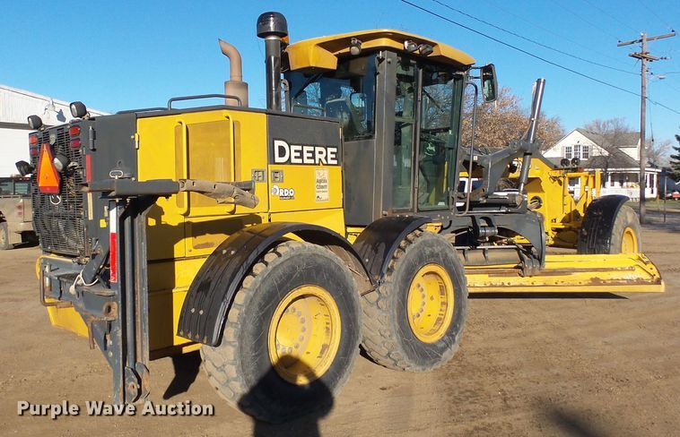 image for item EF9590 2011 John Deere 772GP motor grader