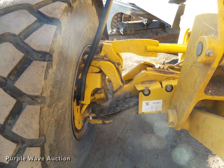 image for item EF9590 2011 John Deere 772GP motor grader