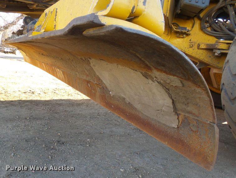 image for item EF9590 2011 John Deere 772GP motor grader