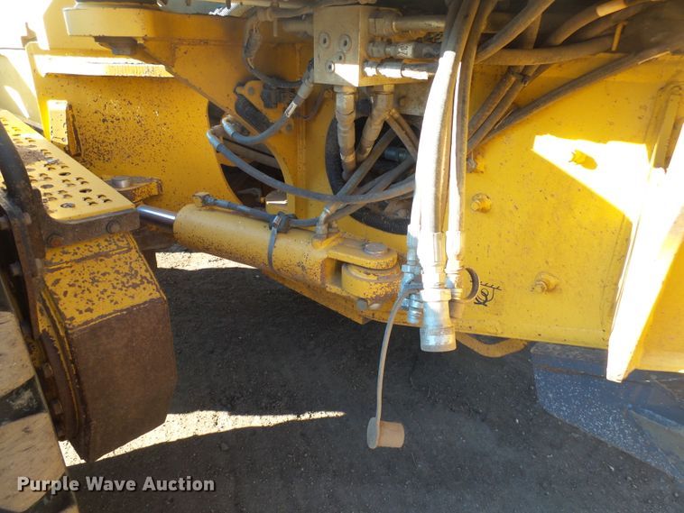 image for item EF9590 2011 John Deere 772GP motor grader