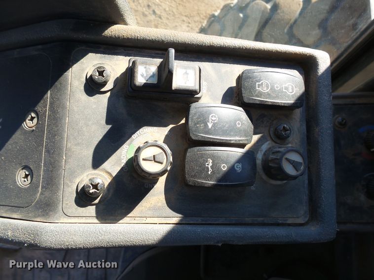 image for item EF9590 2011 John Deere 772GP motor grader