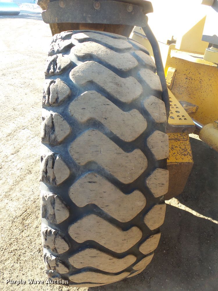 image for item EF9590 2011 John Deere 772GP motor grader