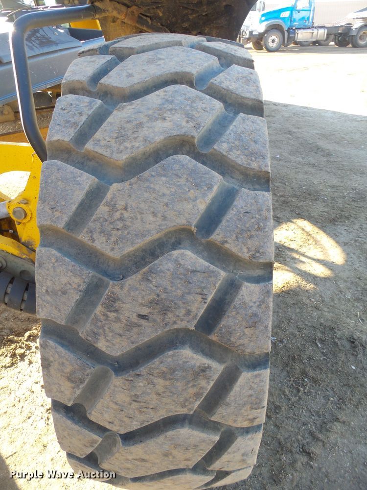 image for item EF9590 2011 John Deere 772GP motor grader