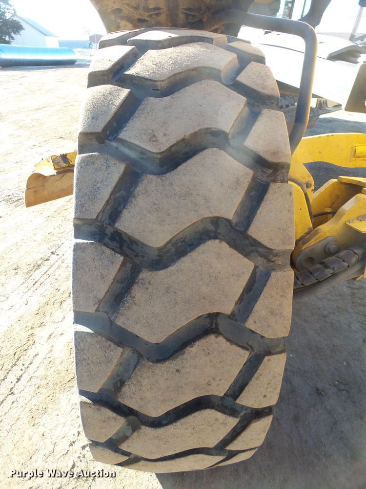 image for item EF9590 2011 John Deere 772GP motor grader