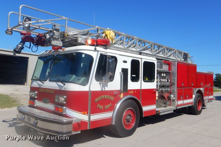 image for item EY9275 1993 E-one Hurricane fire truck