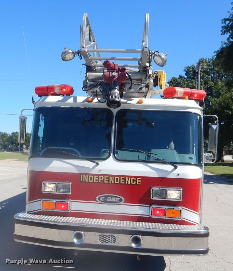 image for item EY9275 1993 E-one Hurricane fire truck