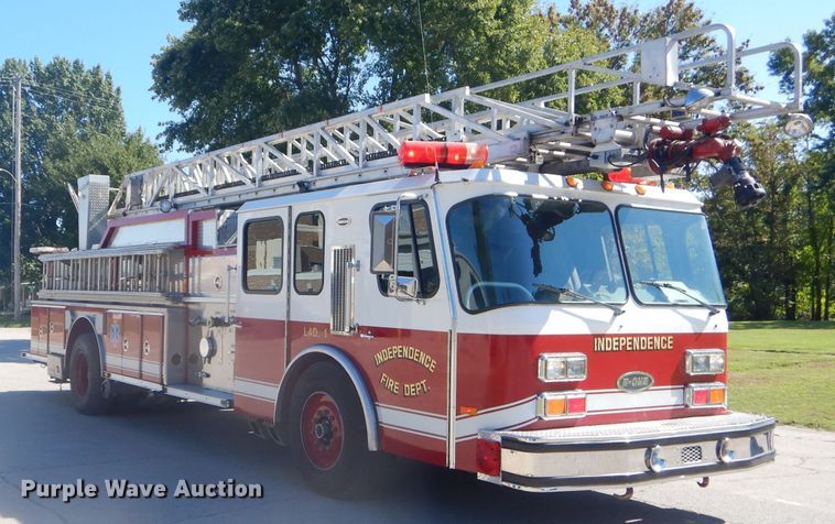 image for item EY9275 1993 E-one Hurricane fire truck