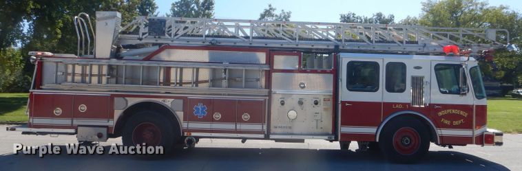 image for item EY9275 1993 E-one Hurricane fire truck