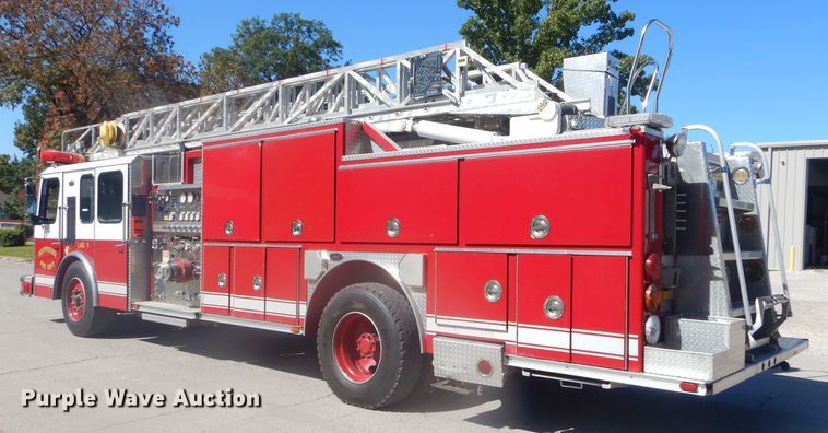 image for item EY9275 1993 E-one Hurricane fire truck