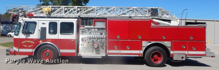 image for item EY9275 1993 E-one Hurricane fire truck