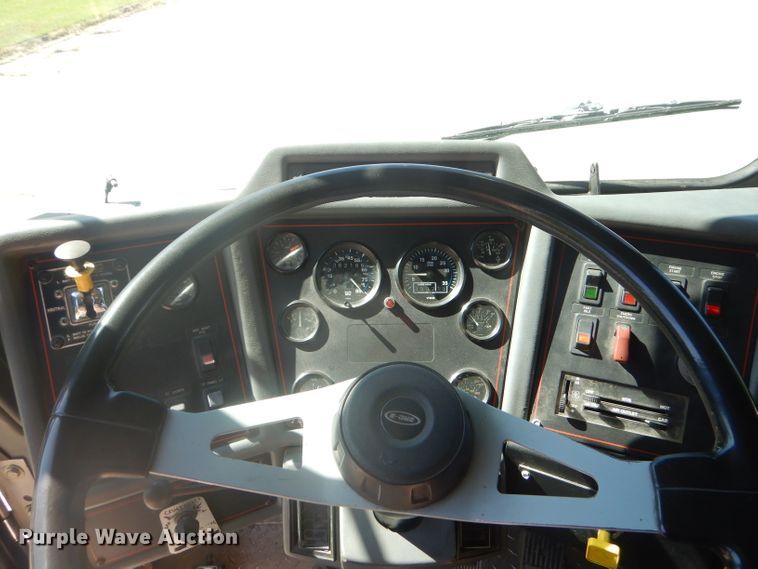 image for item EY9275 1993 E-one Hurricane fire truck