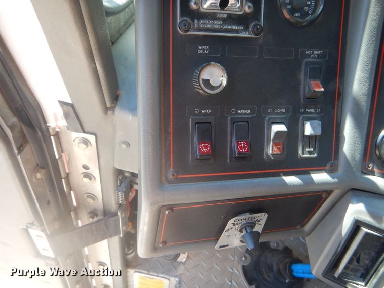 image for item EY9275 1993 E-one Hurricane fire truck