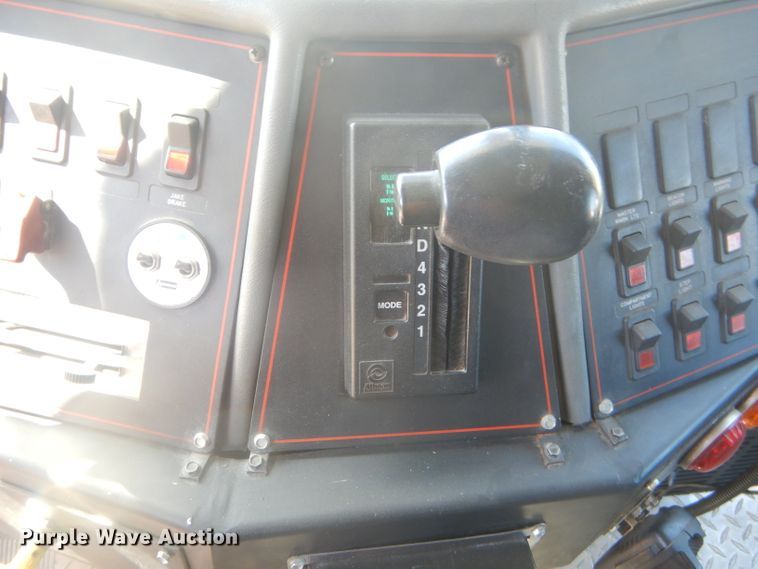 image for item EY9275 1993 E-one Hurricane fire truck