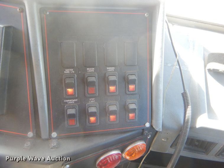 image for item EY9275 1993 E-one Hurricane fire truck