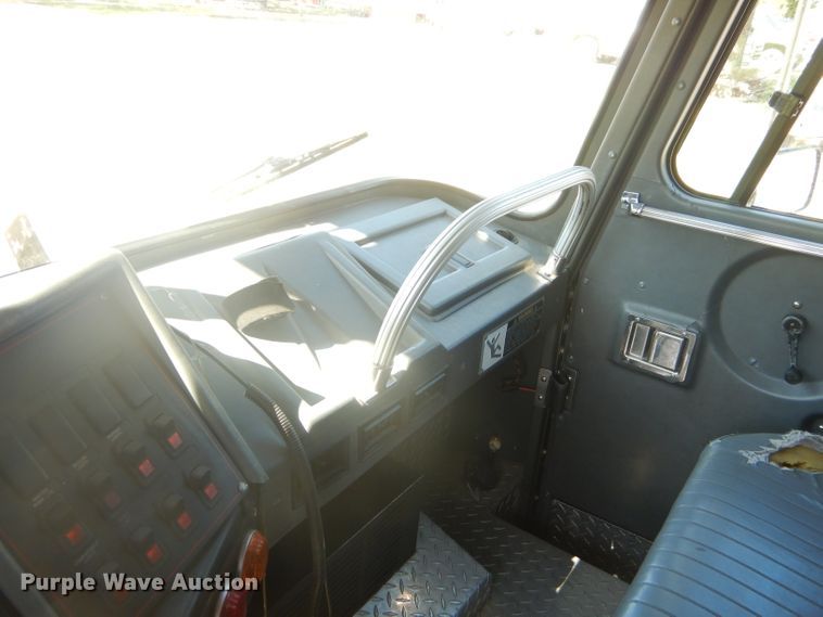 image for item EY9275 1993 E-one Hurricane fire truck