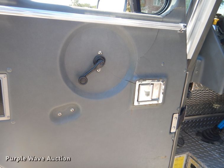 image for item EY9275 1993 E-one Hurricane fire truck