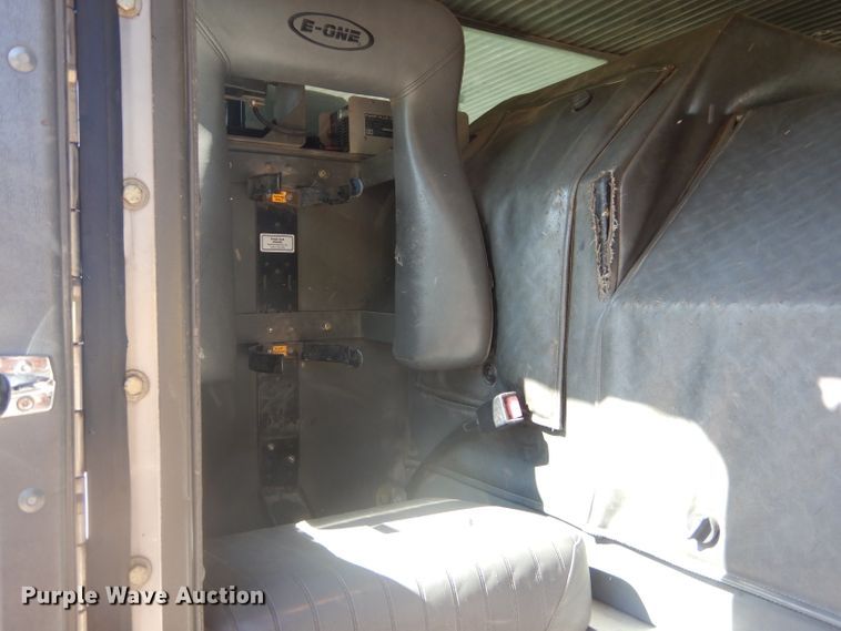 image for item EY9275 1993 E-one Hurricane fire truck