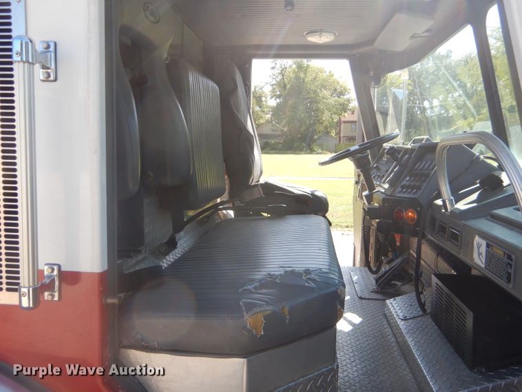 image for item EY9275 1993 E-one Hurricane fire truck