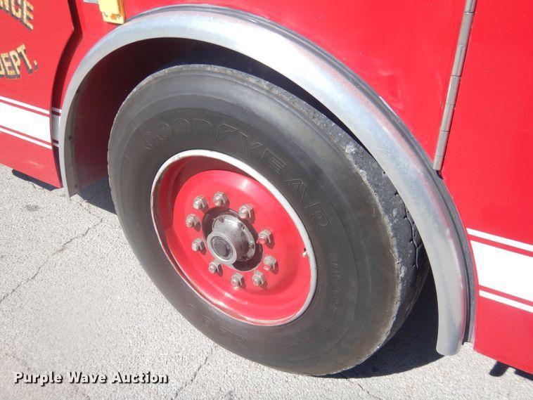 image for item EY9275 1993 E-one Hurricane fire truck