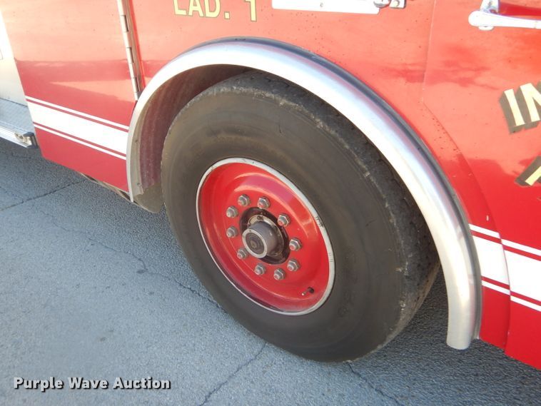 image for item EY9275 1993 E-one Hurricane fire truck