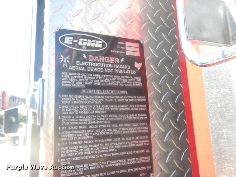 image for item EY9275 1993 E-one Hurricane fire truck