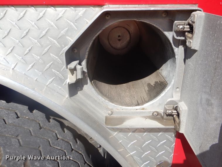 image for item EY9275 1993 E-one Hurricane fire truck