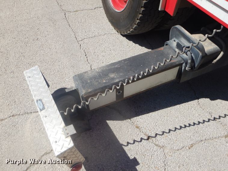 image for item EY9275 1993 E-one Hurricane fire truck